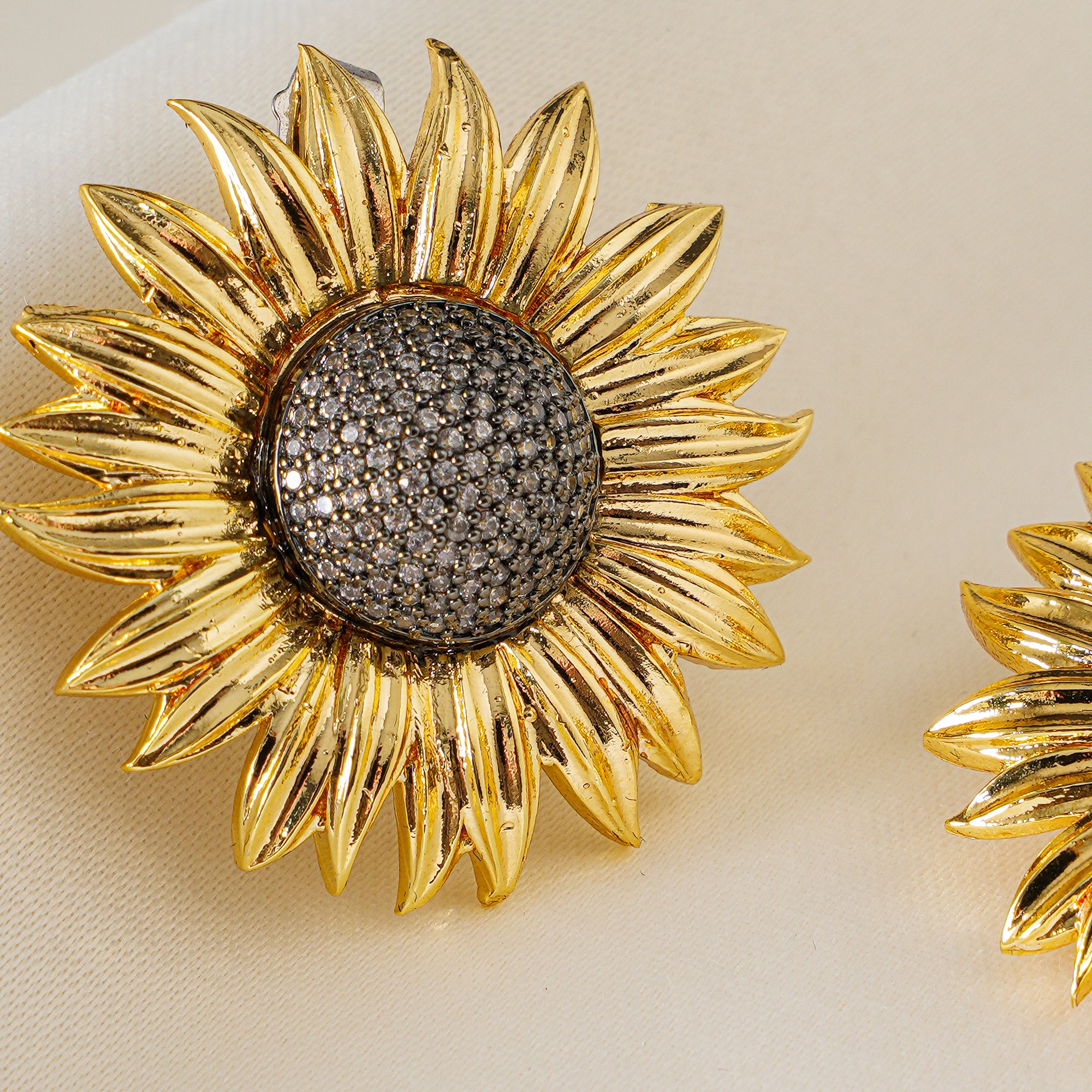 SUNFLOWER BLACK EARRINGS