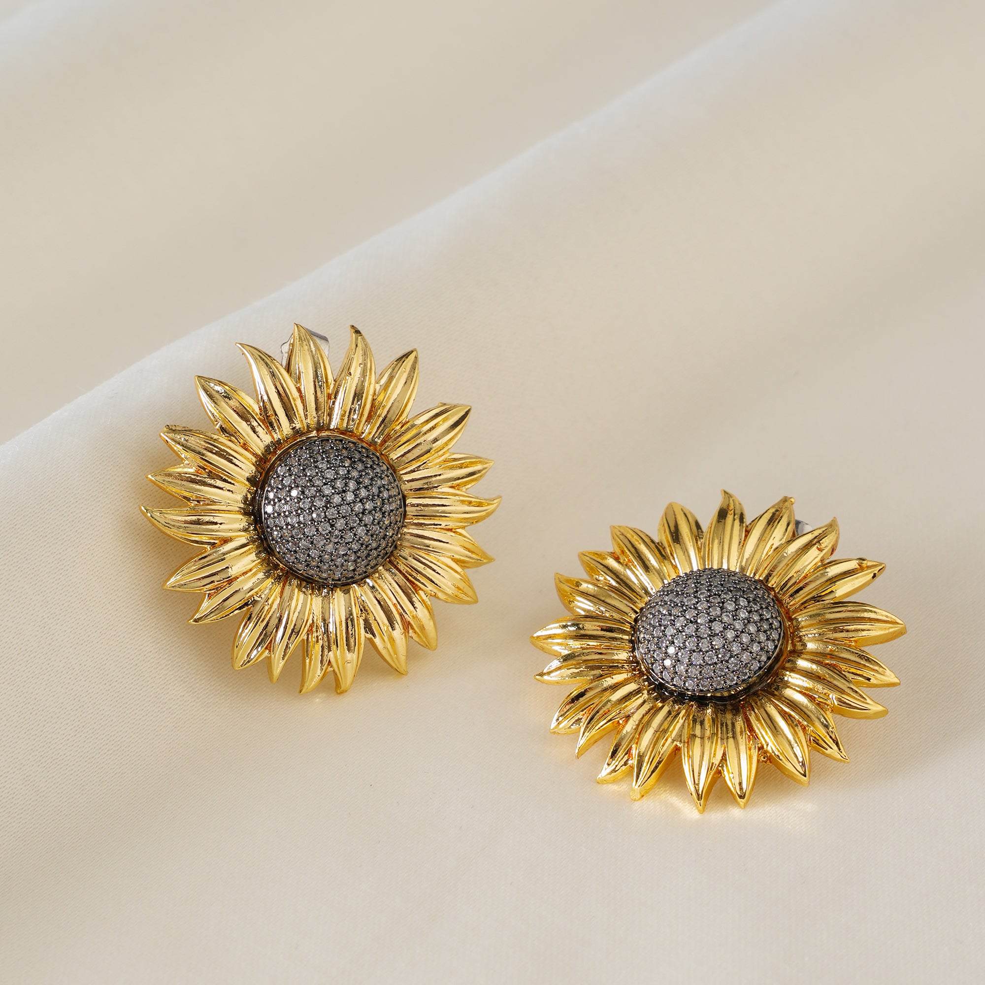 SUNFLOWER BLACK EARRINGS