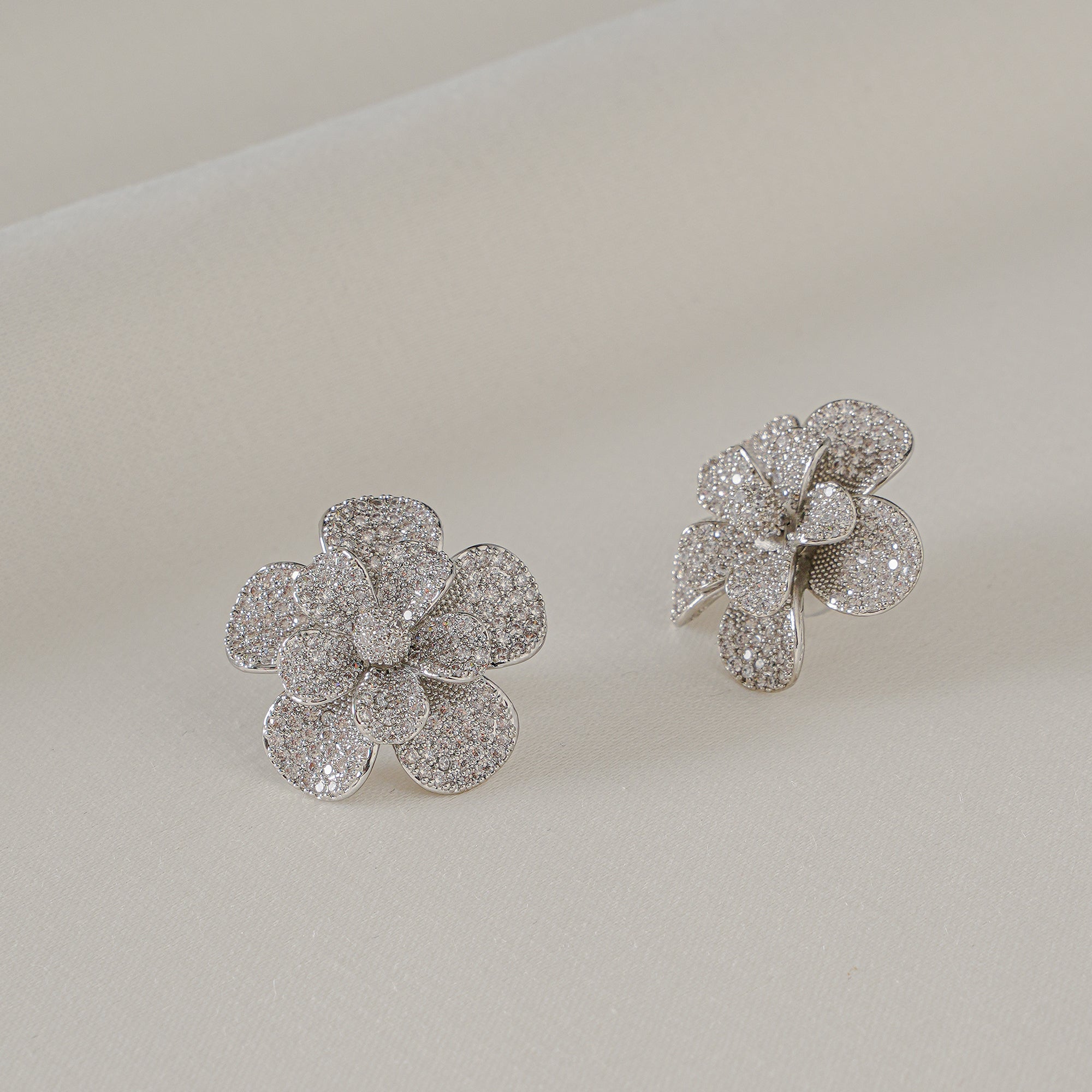 ROSE OF SNOW EARRINGS