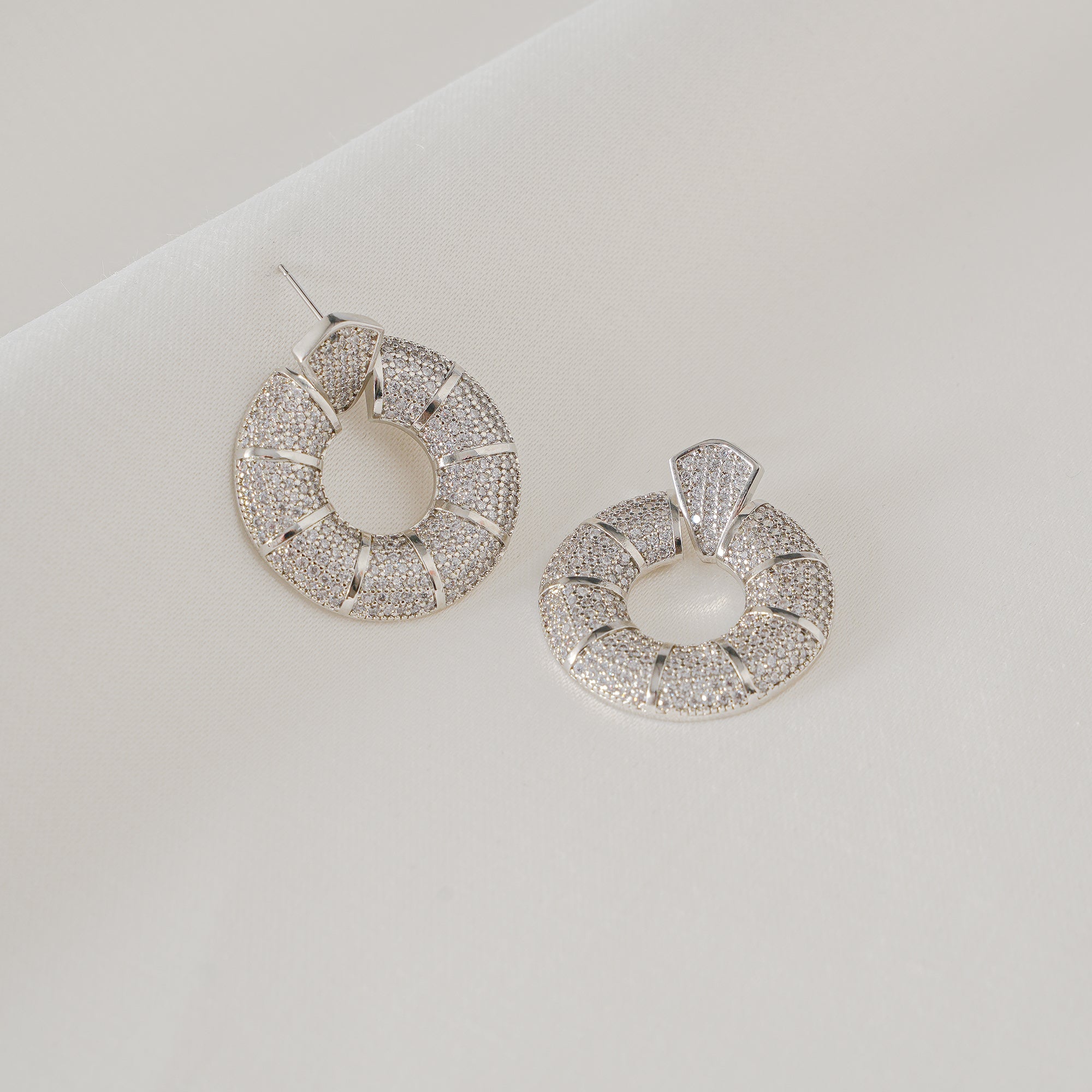 SILVER CIRCLE EARRINGS