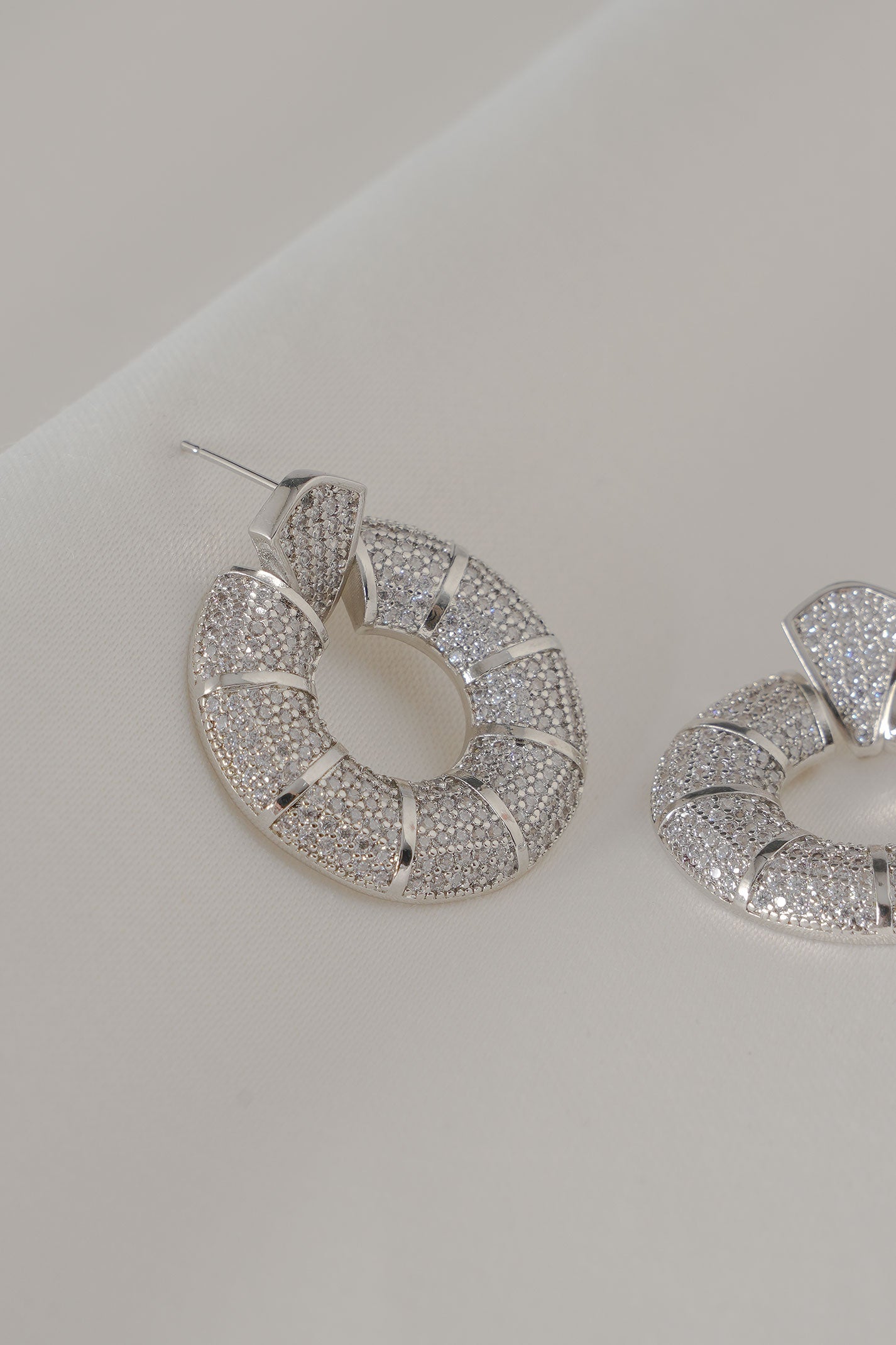 SILVER CIRCLE EARRINGS